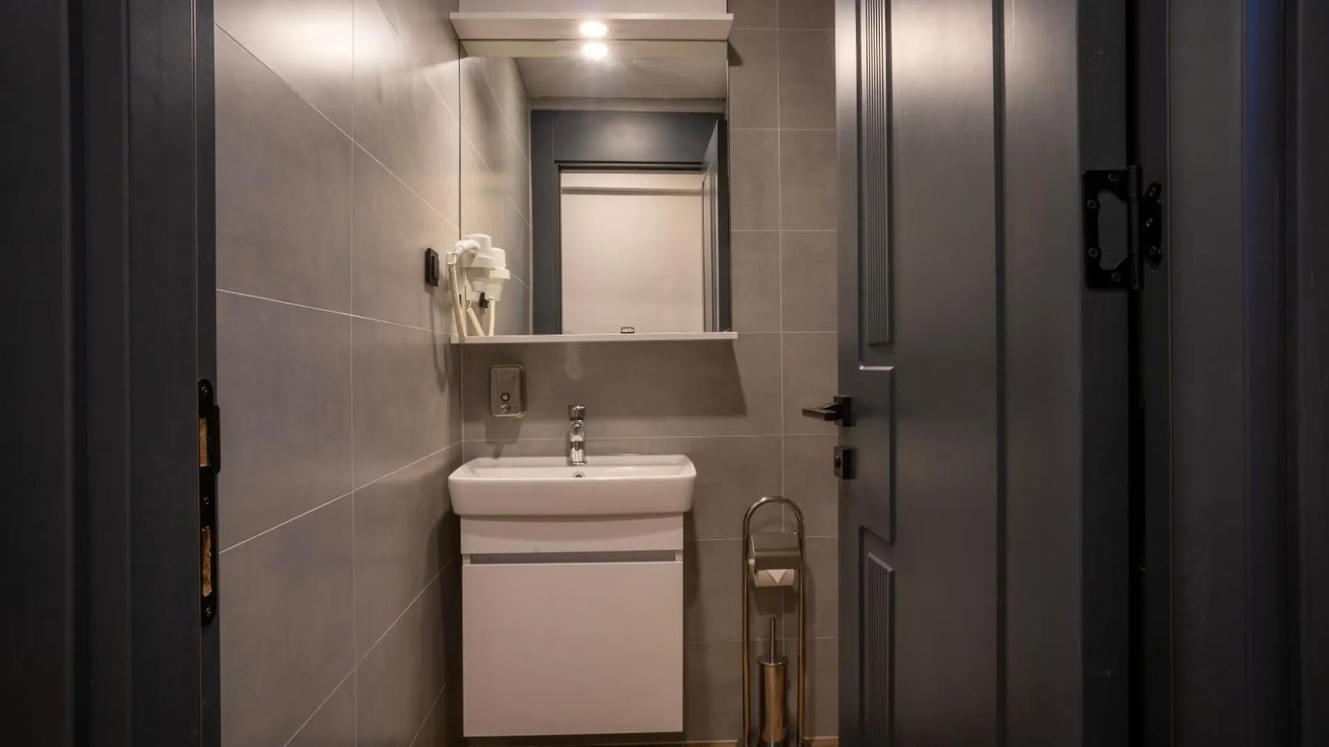 Отель Leliko Suites Анталья